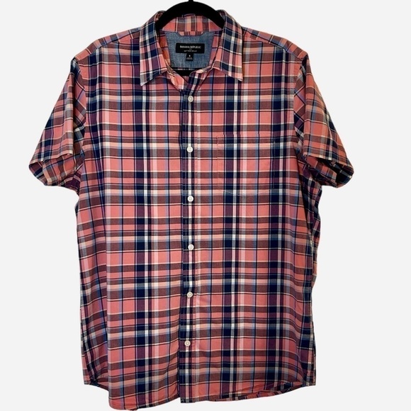 Banana Republic Men's Classic Short Sleeve Button Down. Size Large - Picture 1 of 3